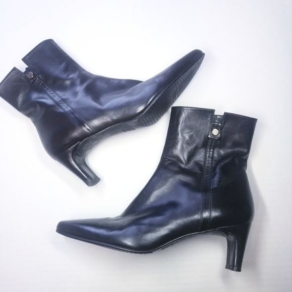 🌸‎ Stuart Weitzman | Black Ankle Heel Boots, size 7.5 - Picture 1 of 5